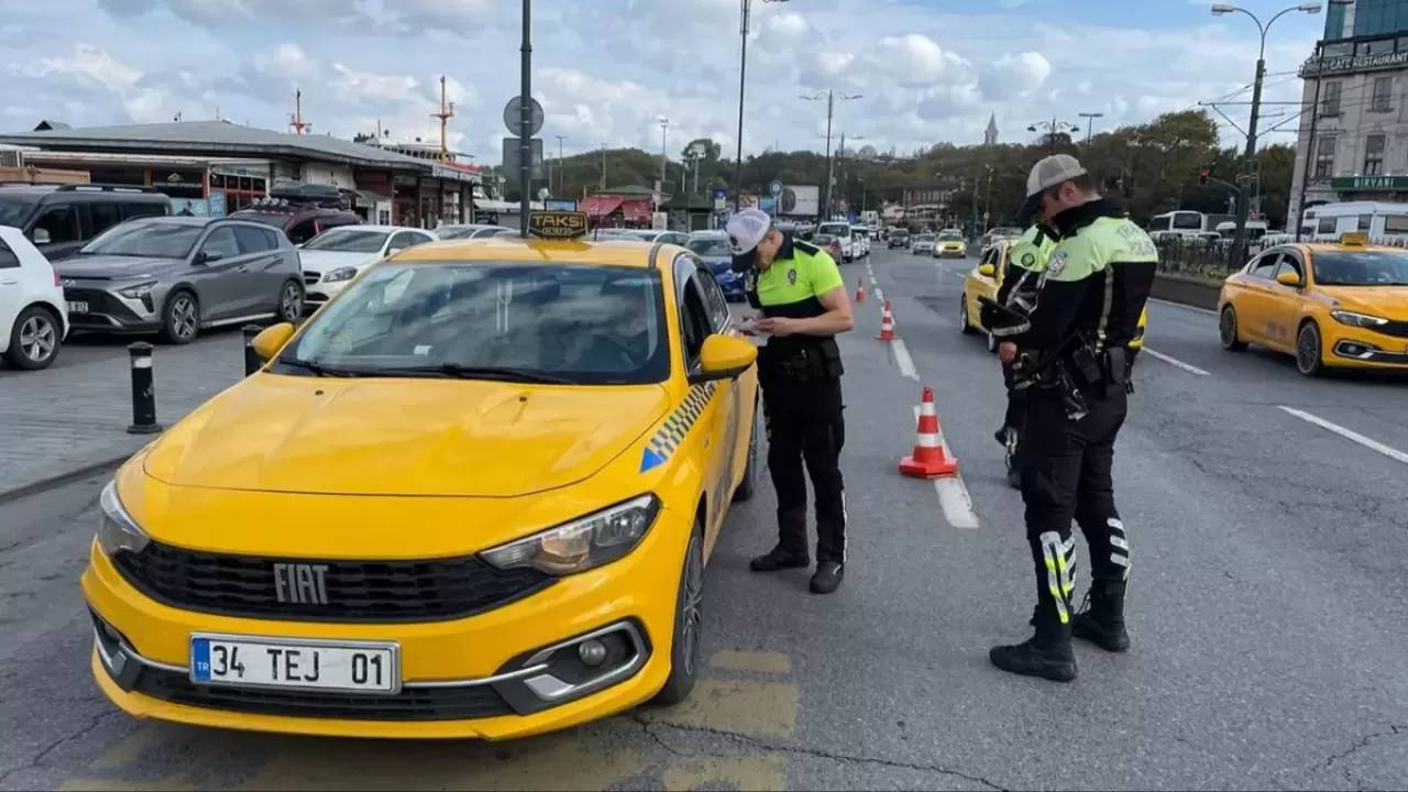 Yolcudan fazla ücret talep eden taksicilere ceza yağdı