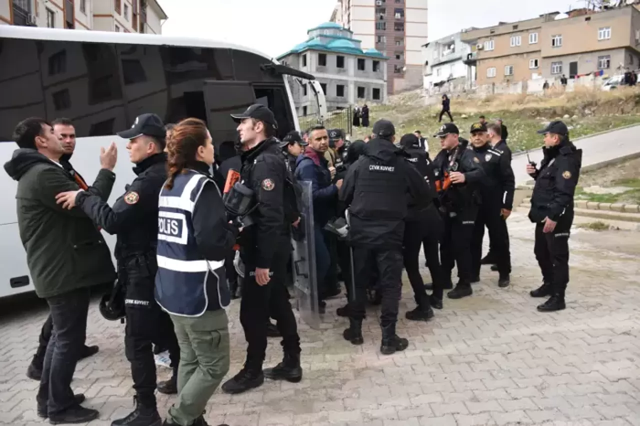 HEDEP'ten Şırnak'ta provokasyon girişimi... İzinsiz basın açıklaması engellendi