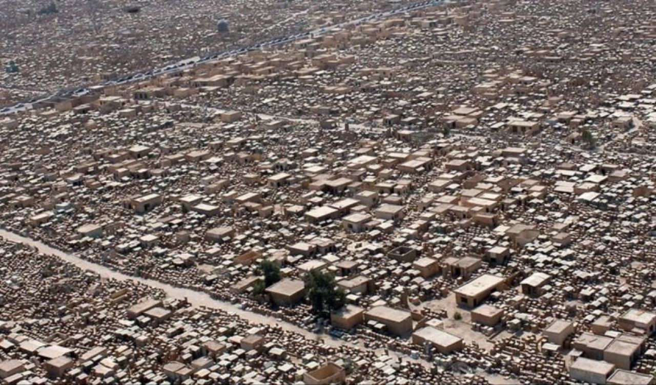 Uzaktan şehir gibi görünse de 6 milyon insanın bulunduğu bir mezarlık