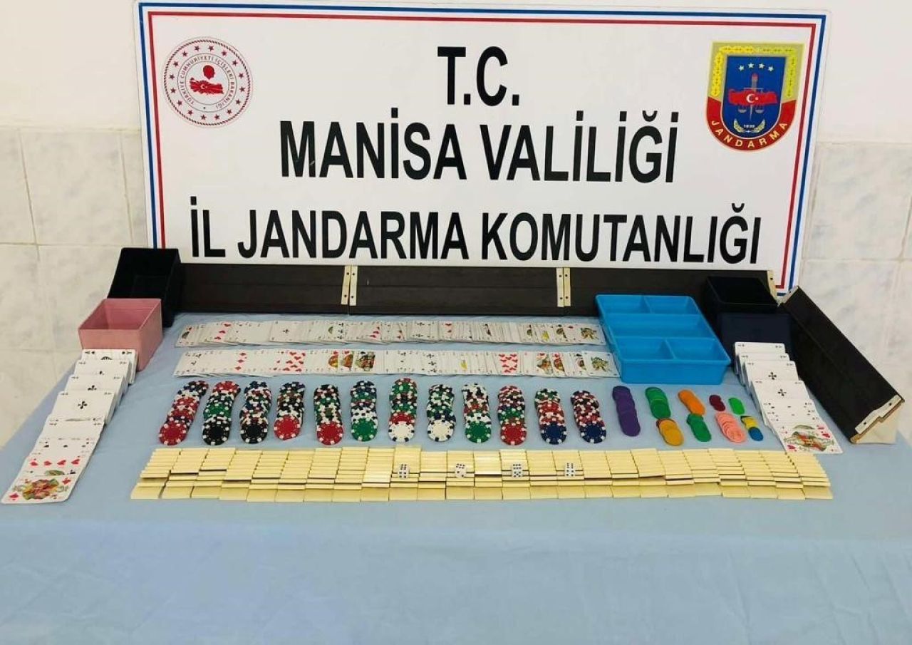 Bağ evinde kumar oynayan 11 kişiye suçüstü