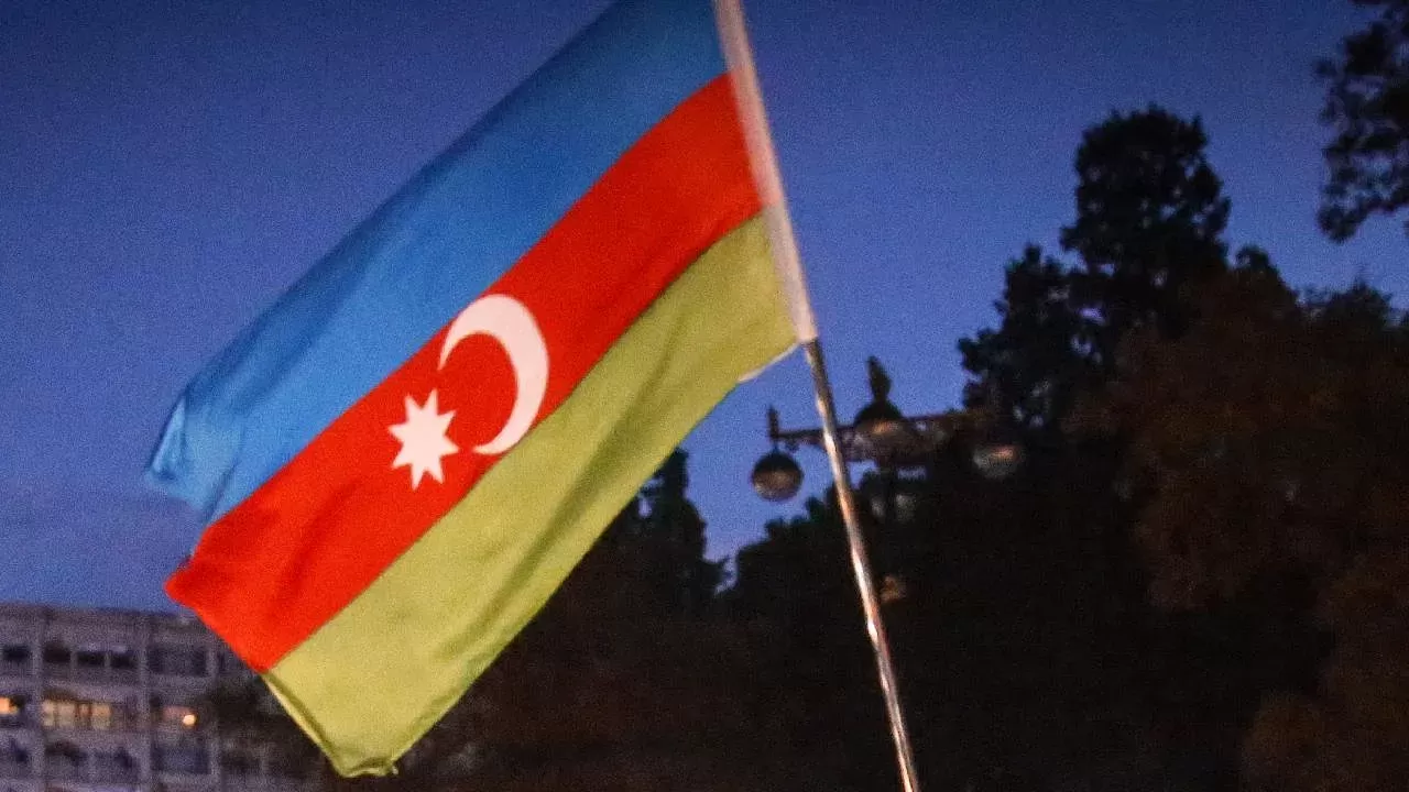 Azerbaycan, Fransa'nın Ermenistan'a silah göndermesini kınadı