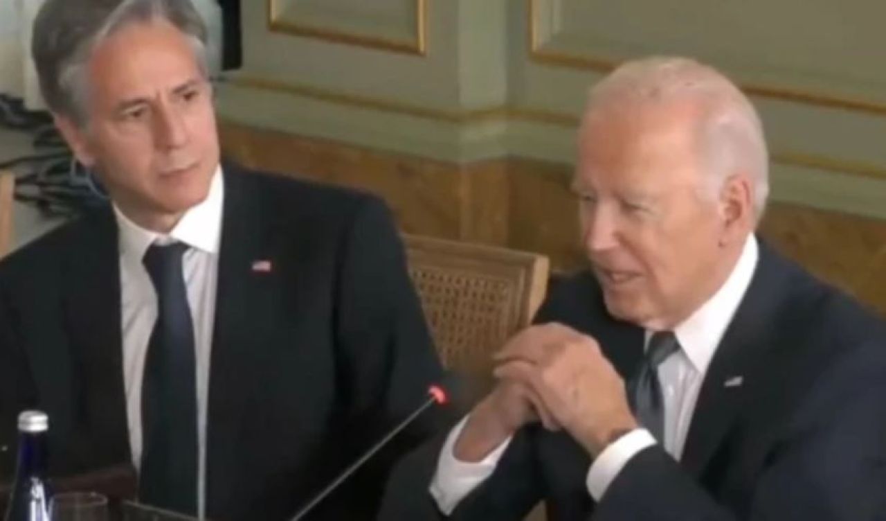 Biden konuştuğu sırada Blinken'in yüzü şekilden şekle girdi