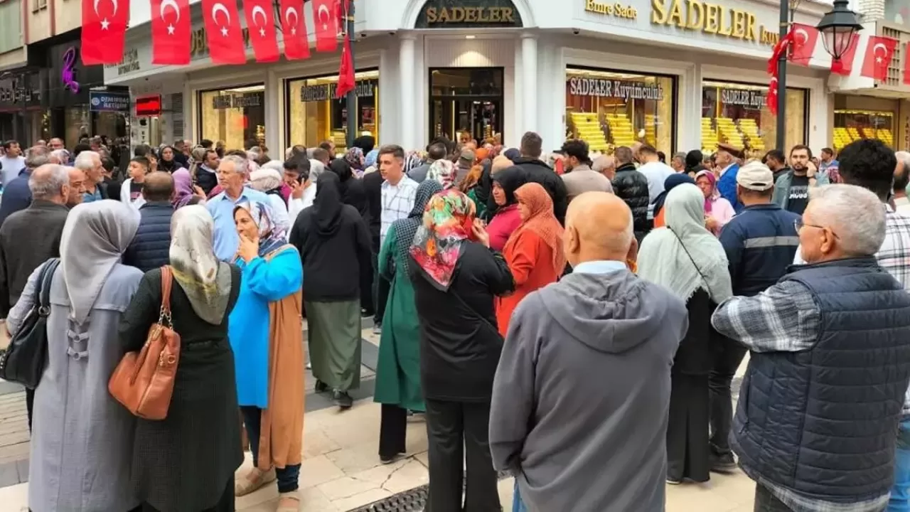 Dilan Polat iddiası şehri ayağa kaldırdı! Halk kuyumcuya koştu