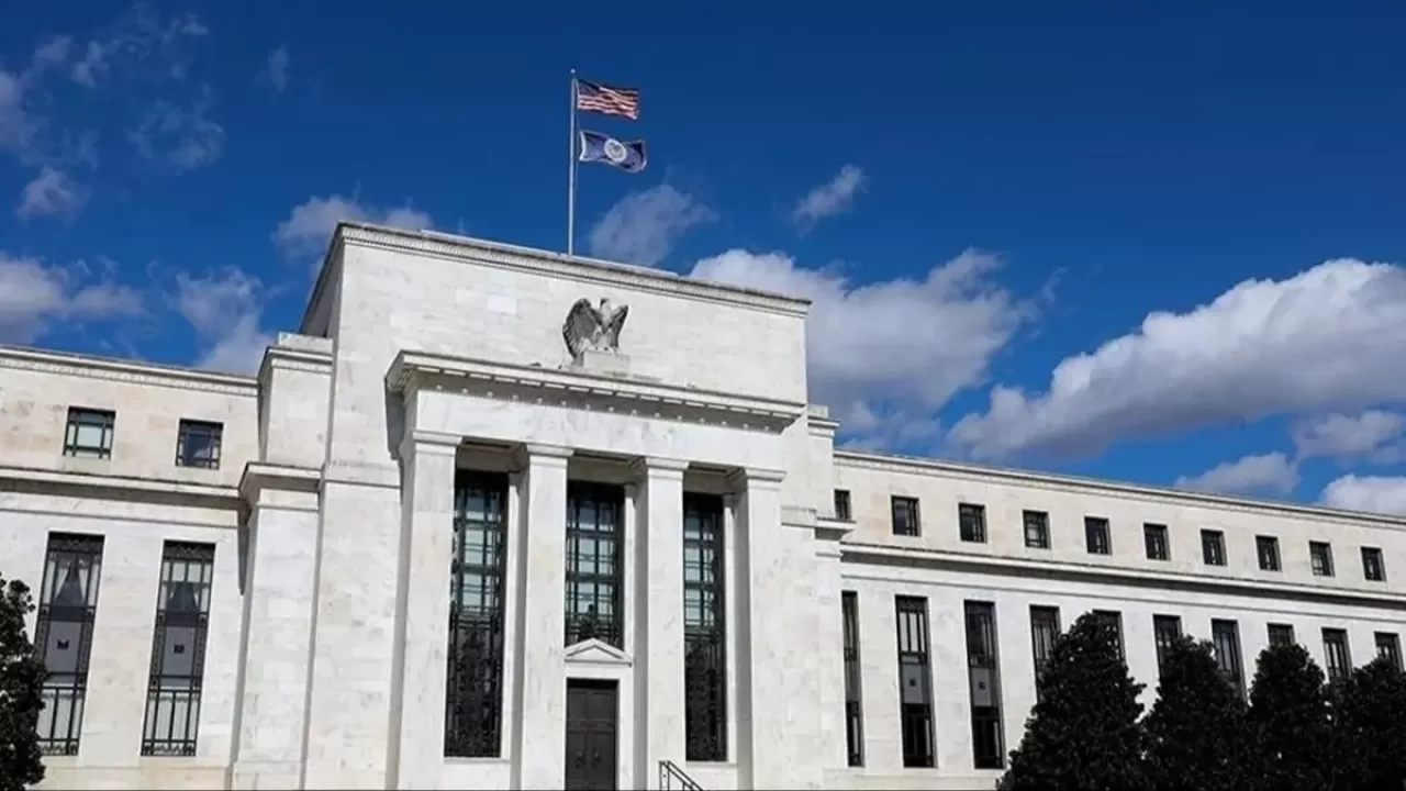 Fed Başkanı Powell, faiz oranlarının uzun süre yüksek kalabileceğinin sinyalini verdi