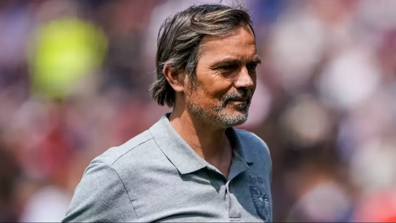 Fenerbahçe'nin eski çalıştırıcısı Phillip Cocu, Vitesse'deki görevinden istifa etti