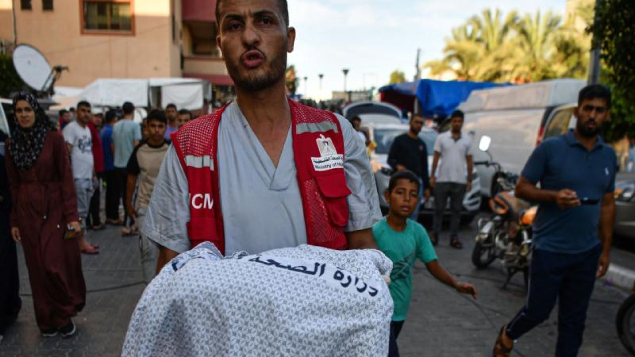 İsrail çocuk hastanesini bombaladı: Oksijensiz kalan bir çocuk öldü