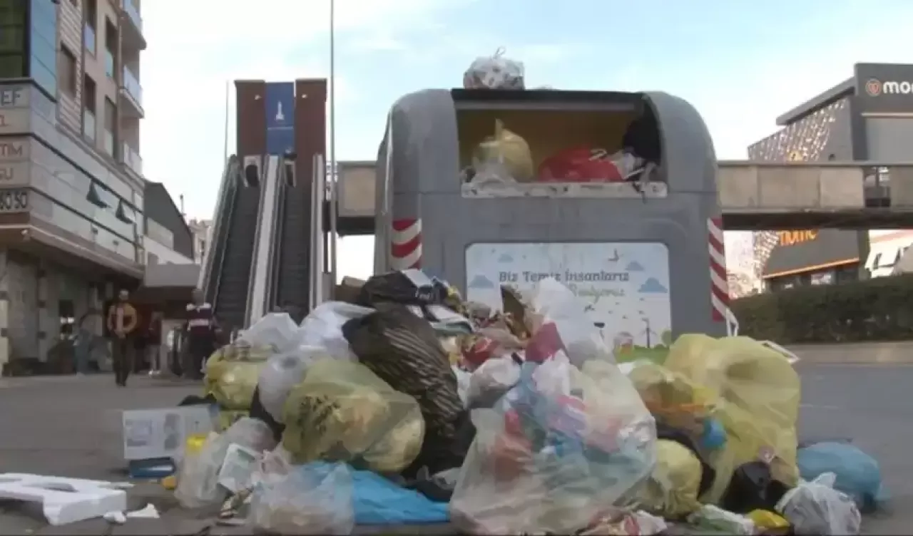 İzmir Çiğli çöplüğe döndü! Vatandaş isyan etti: Meydan belediyeciliği yapıyorlar