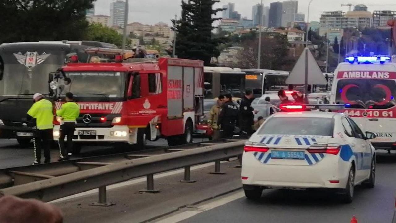 5 Temmuz Şehitler Köprüsü'nde zincirleme kaza: Trafik kilitlendi