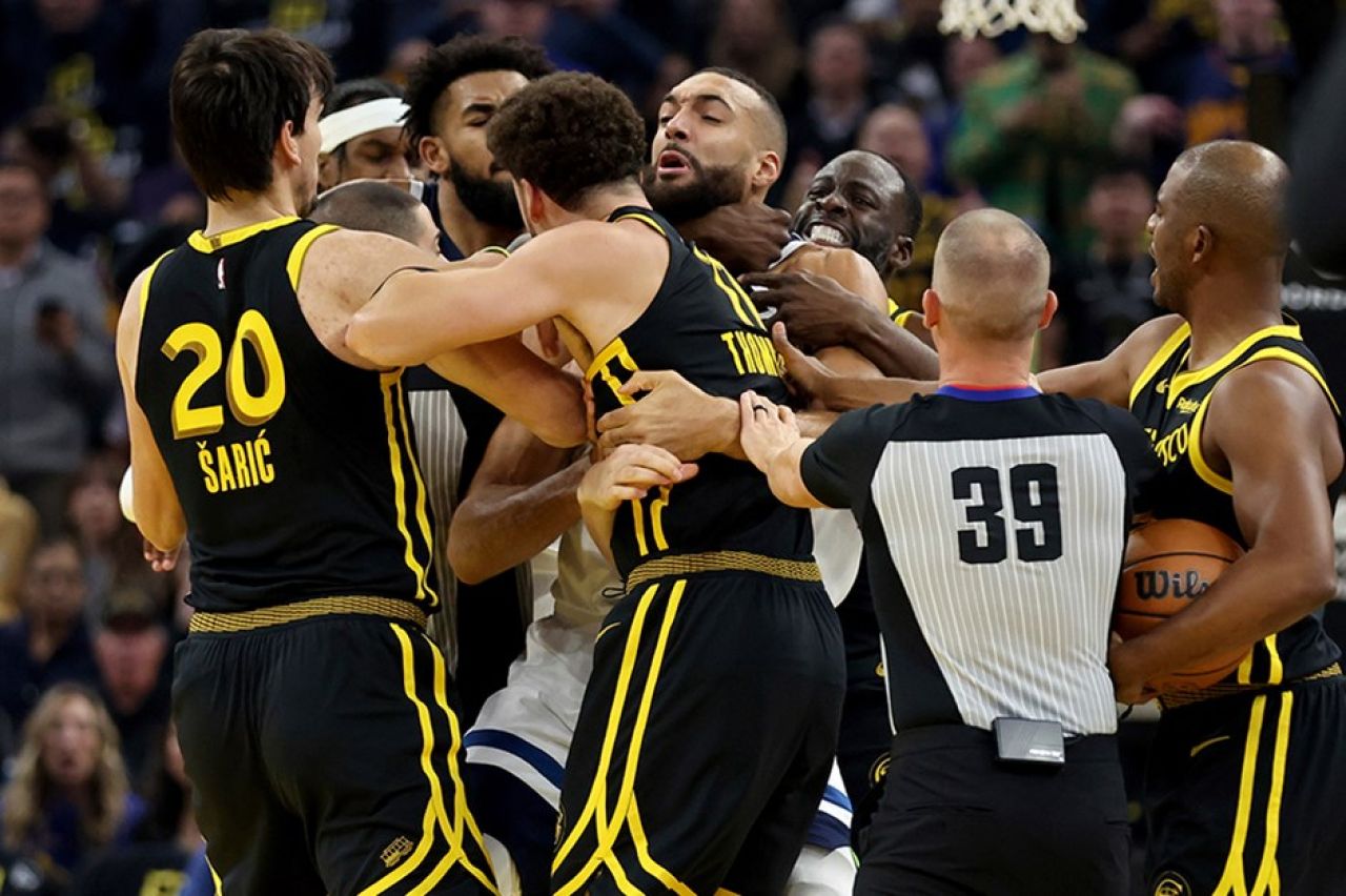 Rakibinin boğazına yapışan Draymond Green'in cezası açıklandı