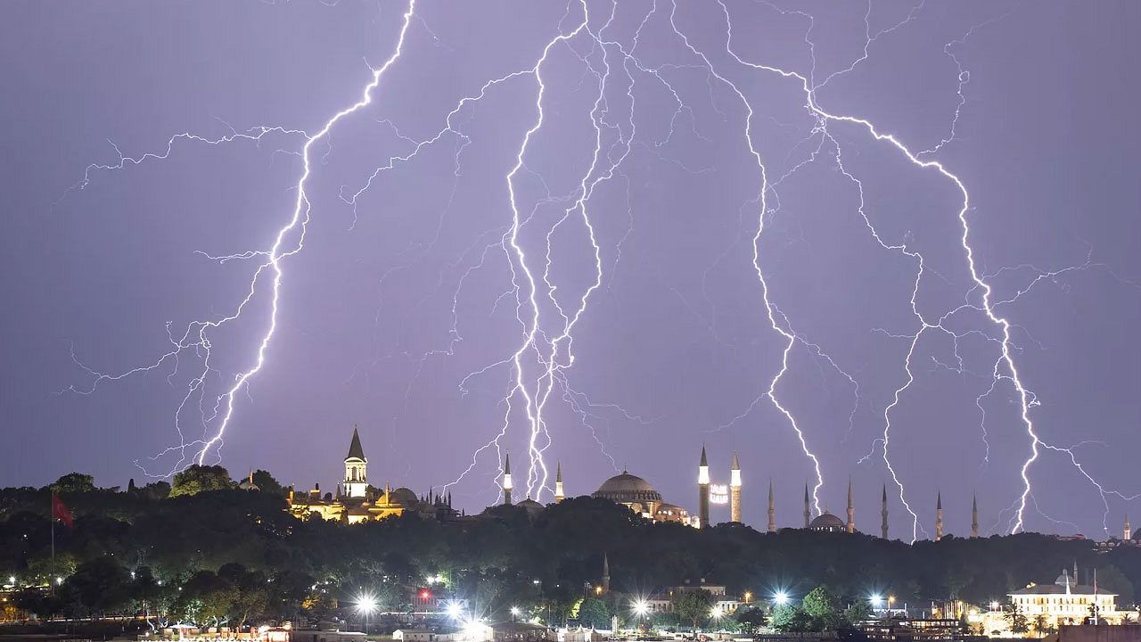 Meteoroloji ve AKOM'dan sarı kodlu uyarı: İstanbul başta olmak üzere bu illere dikkat