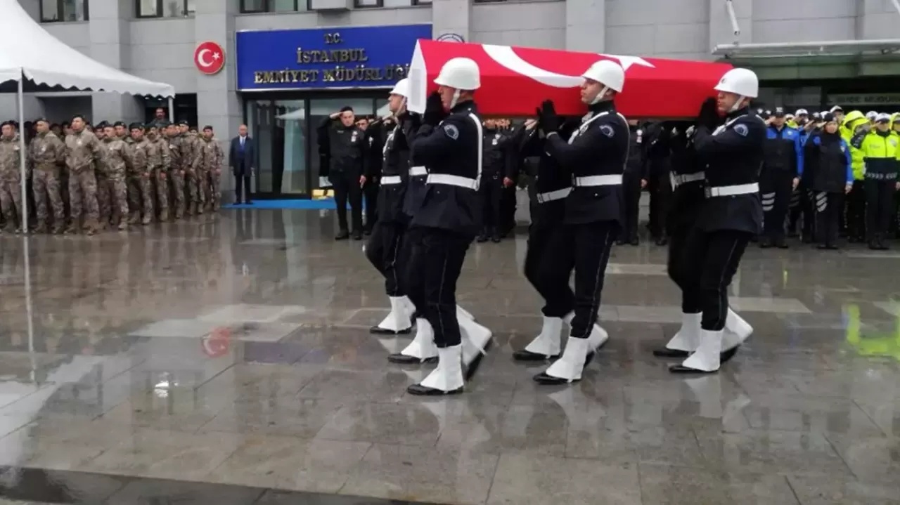 Şehit polis Lütfü Baykar'ın naaşı Bitlis'te dualarla toprağa verildi