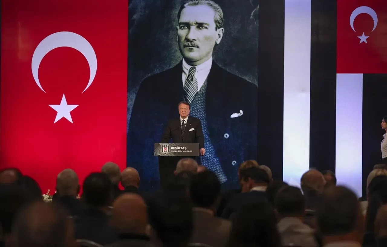 Beşiktaş Başkanı Hasan Arat'tan Fenerbahçe derbisi açıklaması