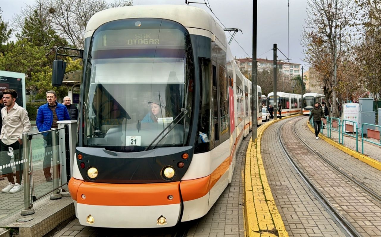 Eskişehir'de tramvayda çıkan gürültü kavgasında bir kişi yaralandı