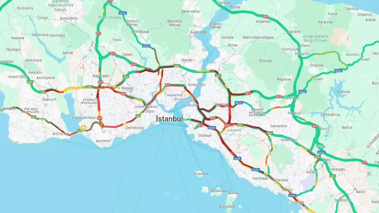 İstanbul'da haftanın ilk iş günü ulaşımda aksamalar yaşanıyor