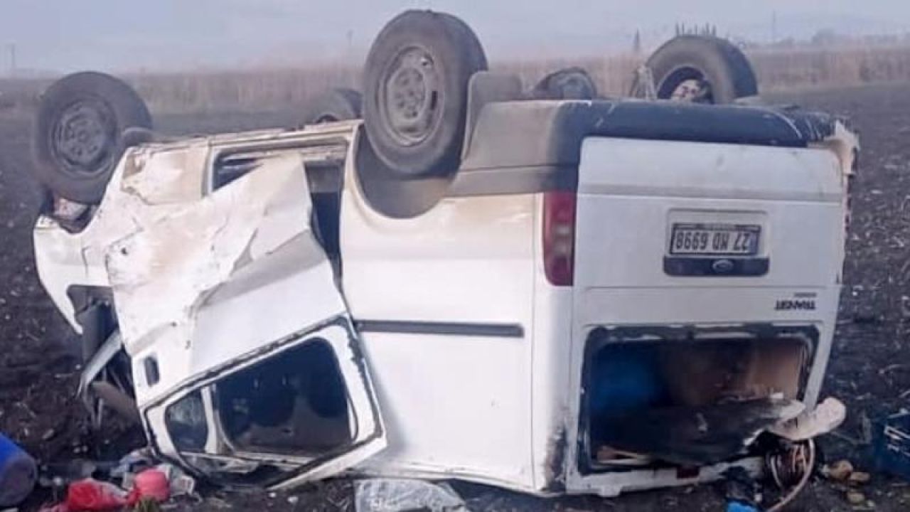 Kahramanmaraş'ta minibüs tarlaya devrildi: 8 yaralı