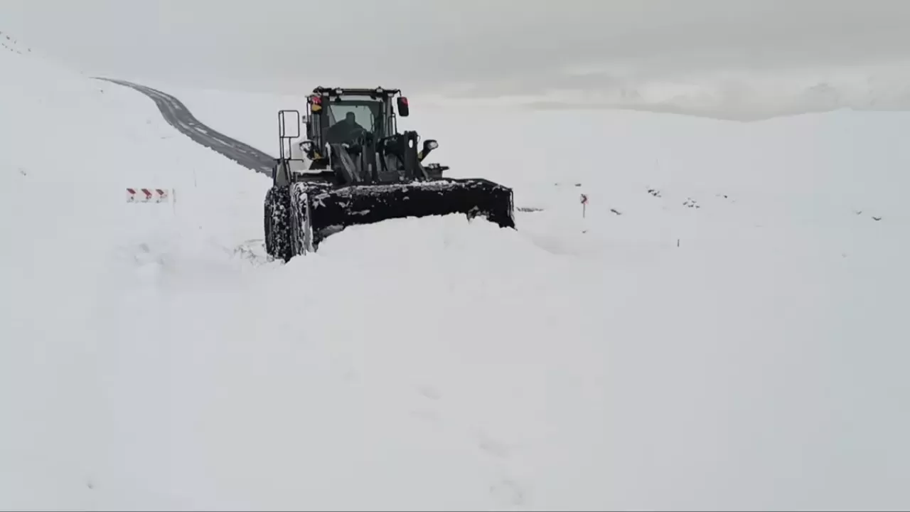 Olumsuz hava koşulları nedeniyle birçok bölgenin yolu kapandı