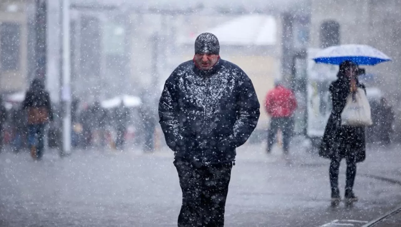 Bu geceye dikkat! Meteoroloji'den kar, sağanak, fırtına uyarısı! 21 kentte alarm verildi