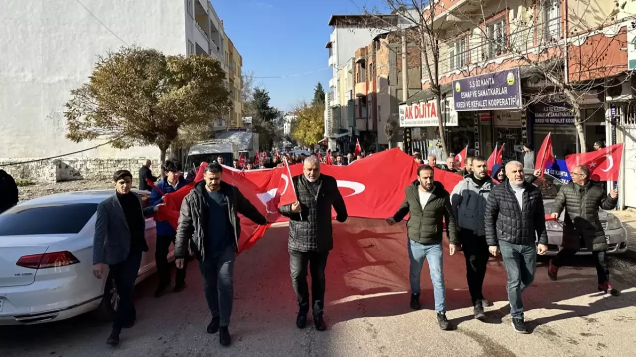 Şehit olan 12 askerimiz için yürüdüler