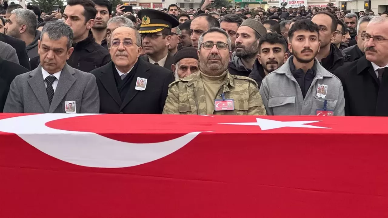 Türkiye'nin konuştuğu şehit babasından Özgür Özel'e ders gibi cevap