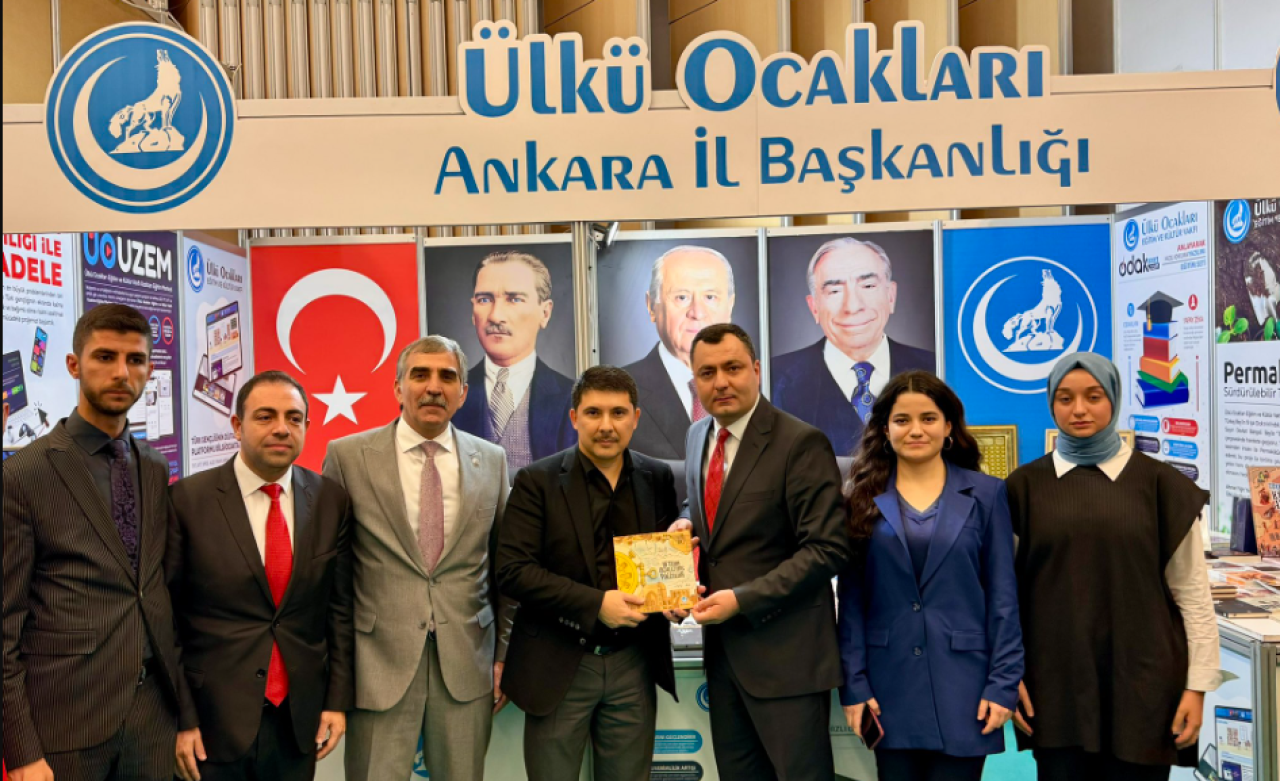 Cumhurbaşkanı Özel Kalem Müdürü Hasan Doğan, Ankara Ülkü Ocakları standını ziyaret etti