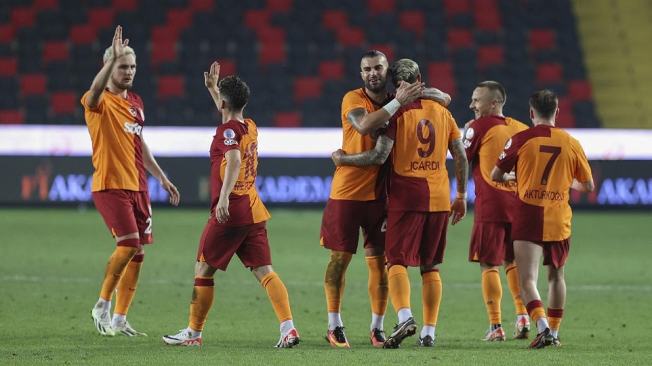 Galatasaray son dakikada galibiyete ulaştı