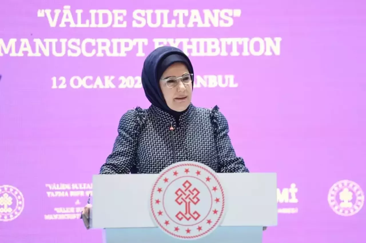 Emine Erdoğan "Valide Sultanlar Yazma Eserler Sergisi"nin açılışını yaptı