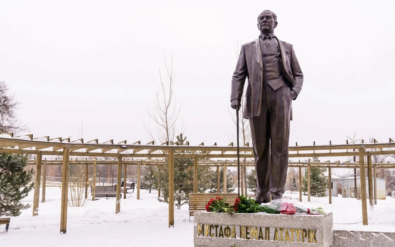 Kazakistan’ın kültür başkenti Almatı’da Mustafa Kemal Atatürk’ün Anıtı açıldı