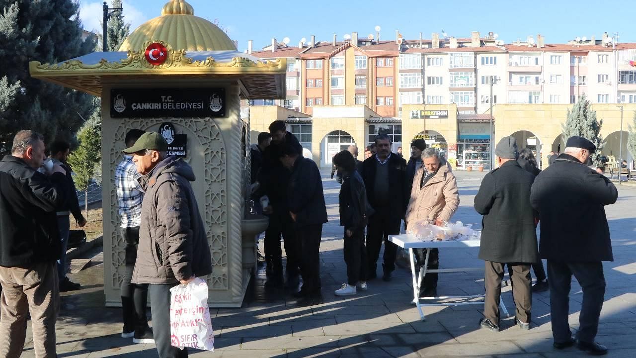 Çankırı'da "İkram Çeşmesi"nden sıcak çorba dağıtılıyor