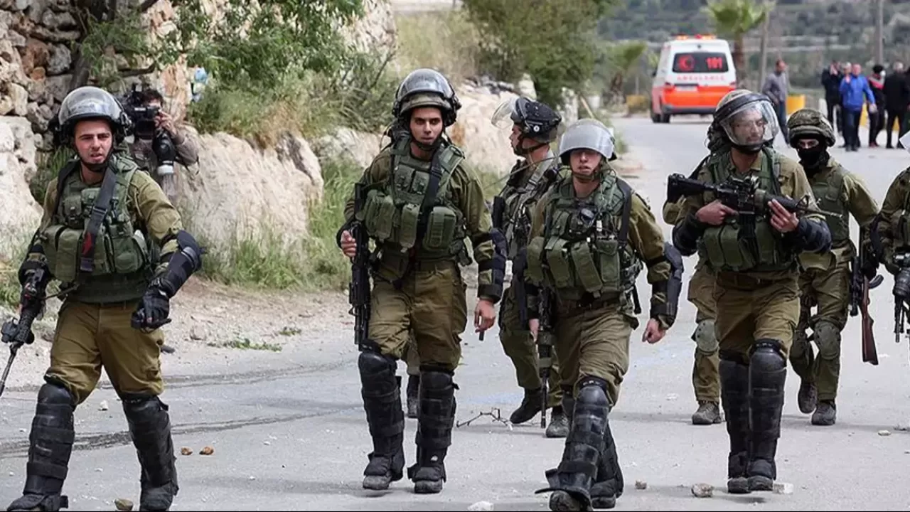 İsrail ordusu son 100 günde Batı Şeria'da 5 bin 875 Filistinliyi gözaltına aldı