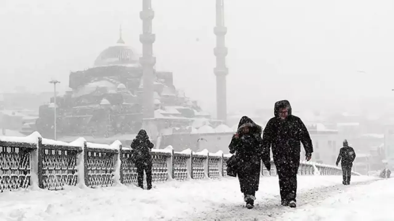 İstanbul'a lapa lapa kar yağacak! Tarih verildi