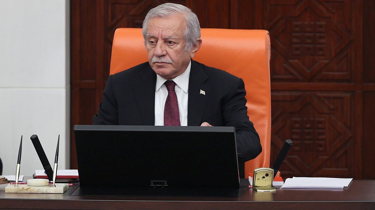 MHP’li Adan’dan alkışlanacak hareket: Mikrofonunu kapattı...