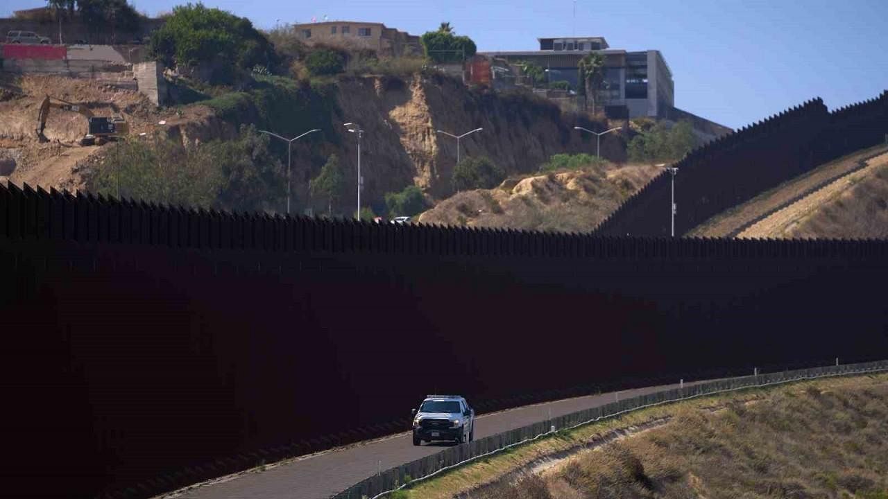 Biden ve Trump aynı gün ABD-Meksika sınırında