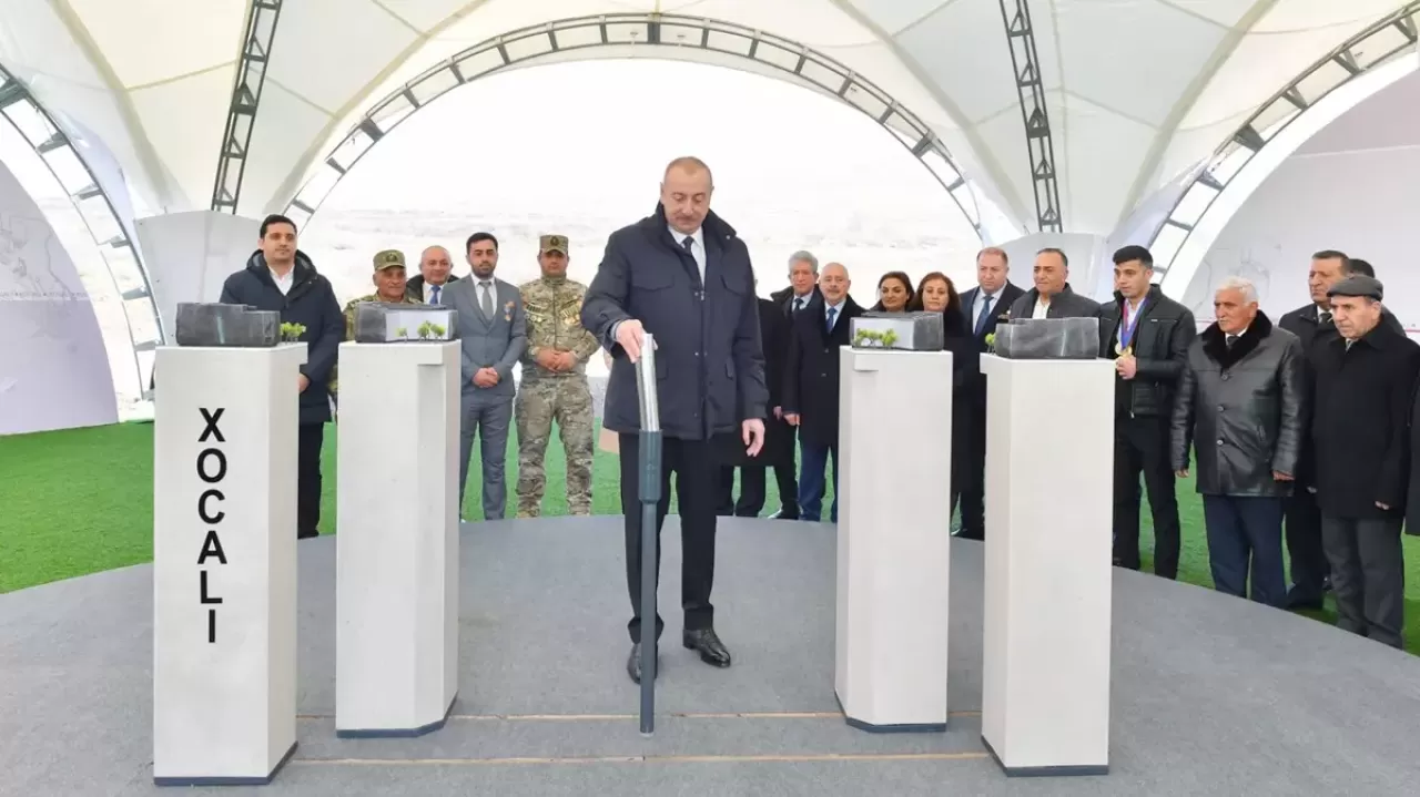 Aliyev, 'Hocalı Soykırımı' anıtının temelini attı