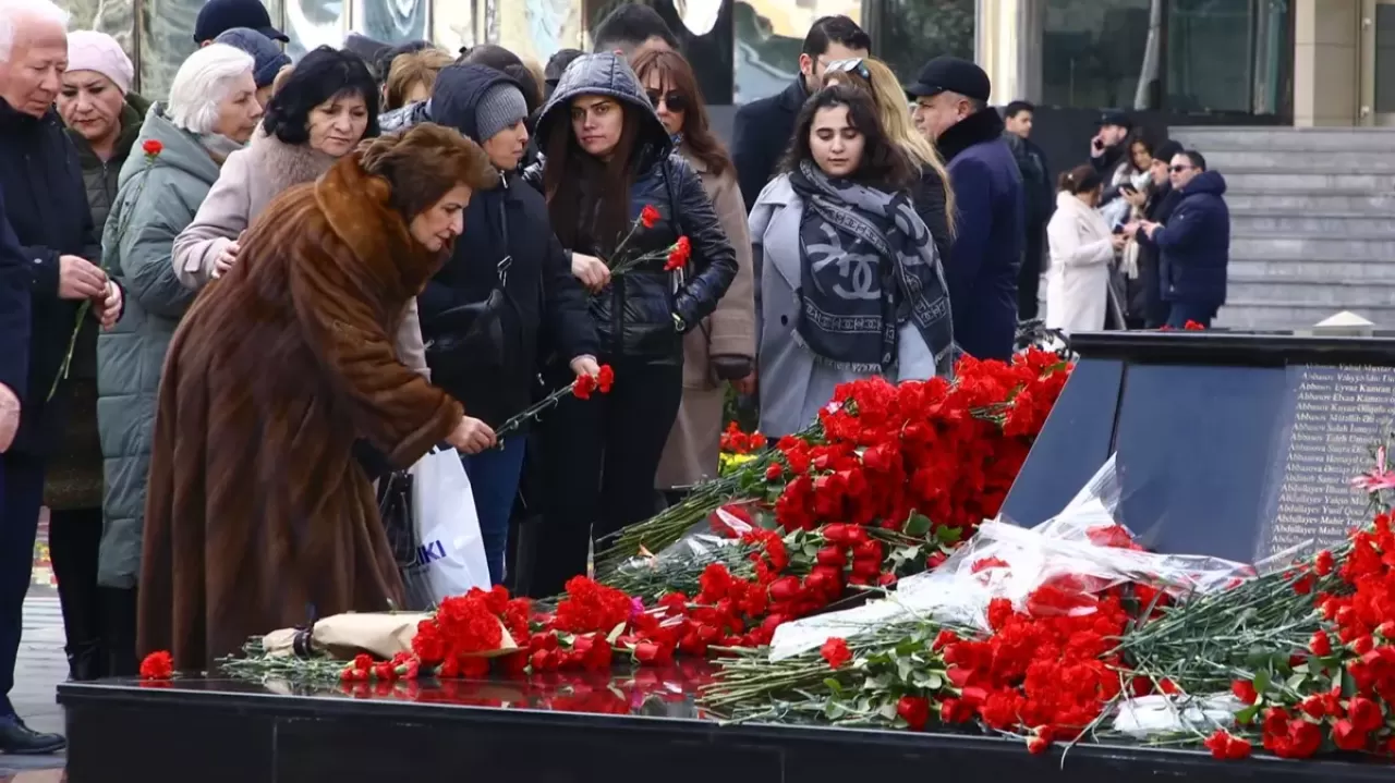 Azerbaycan'da Hocalı Soykırımı'nın kurbanları anılıyor: Gözyaşlarını tutamadılar