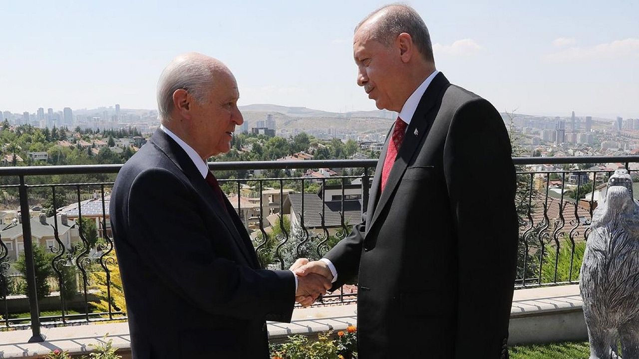 MHP Lideri Bahçeli'den Cumhurbaşkanı Erdoğan'a 70 adet gül jesti