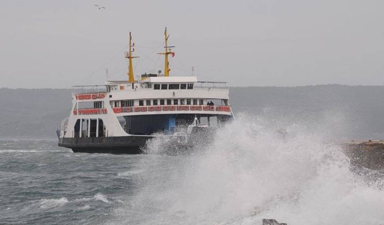 Hava muhalefeti nedeniyle bazı feribot seferleri iptal edildi