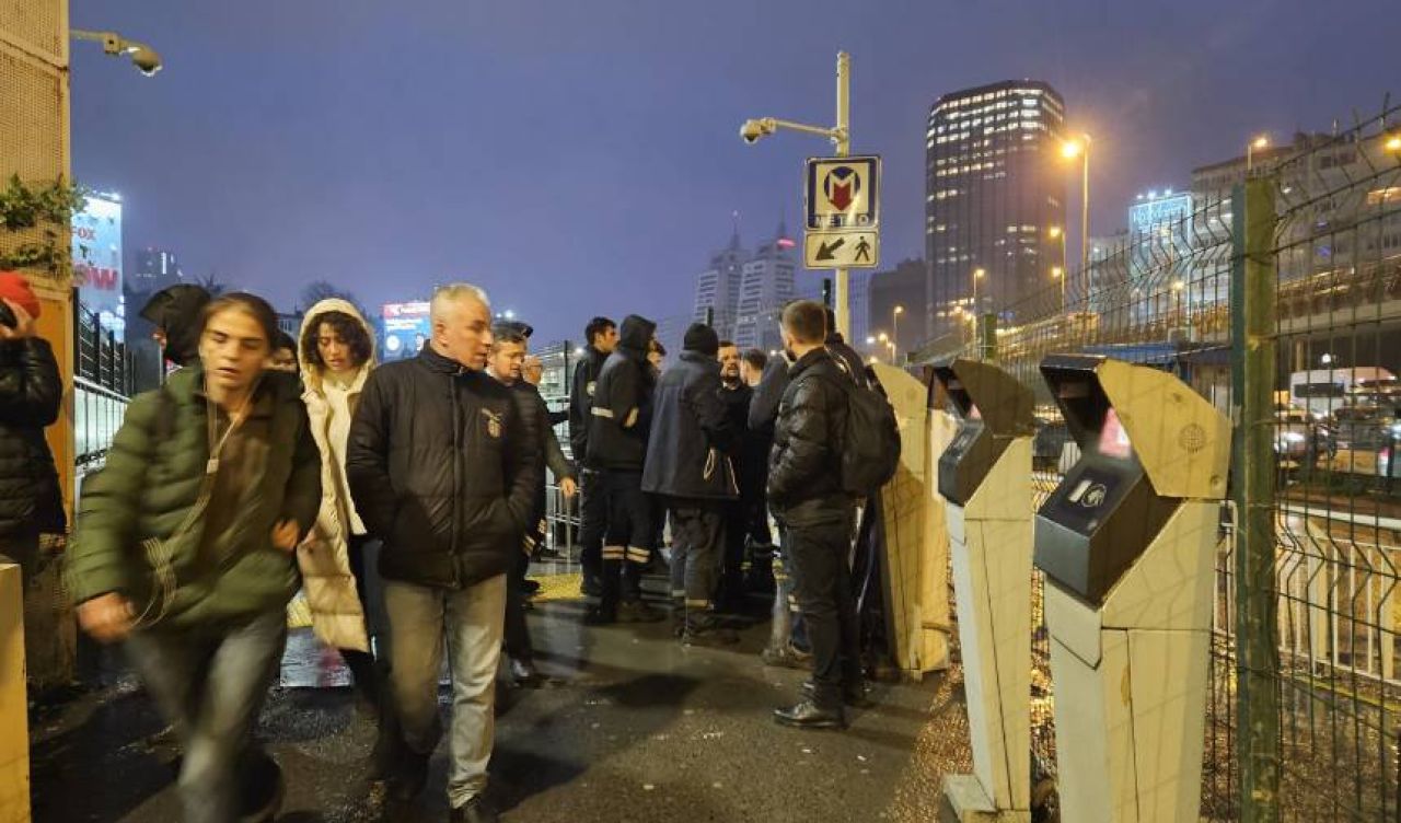 Yürüyen merdivenleri tamir eden işçinin feci ölümü