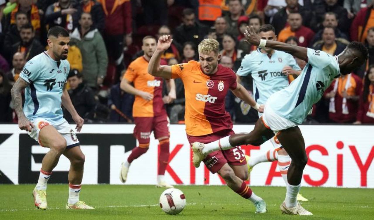 Galatasaray'ın 2 oyuncusu maça devam edemedi