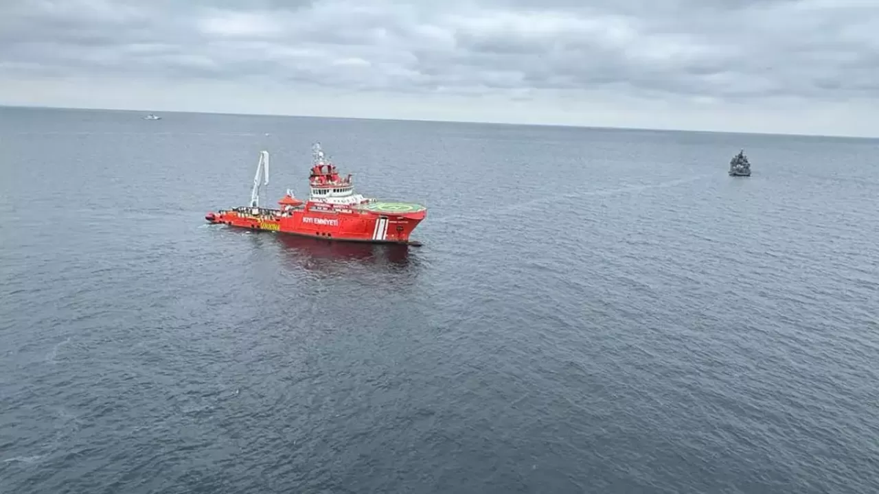Marmara Denizi'ndeki kayıp 4 denizci için arama çalışmaları devam ediyor