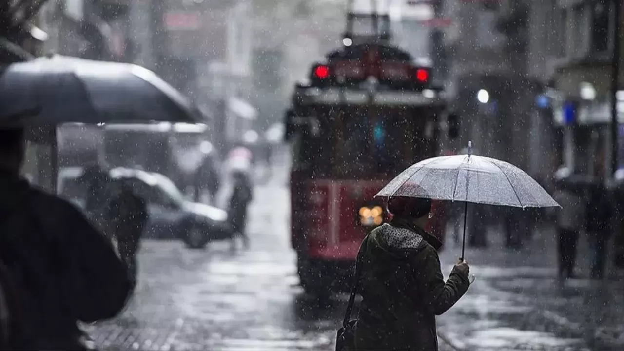 Meteoroloji, İstanbul'da kuvvetli yağışlara karşı vatandaşları tedbirli olması konusunda uyardı