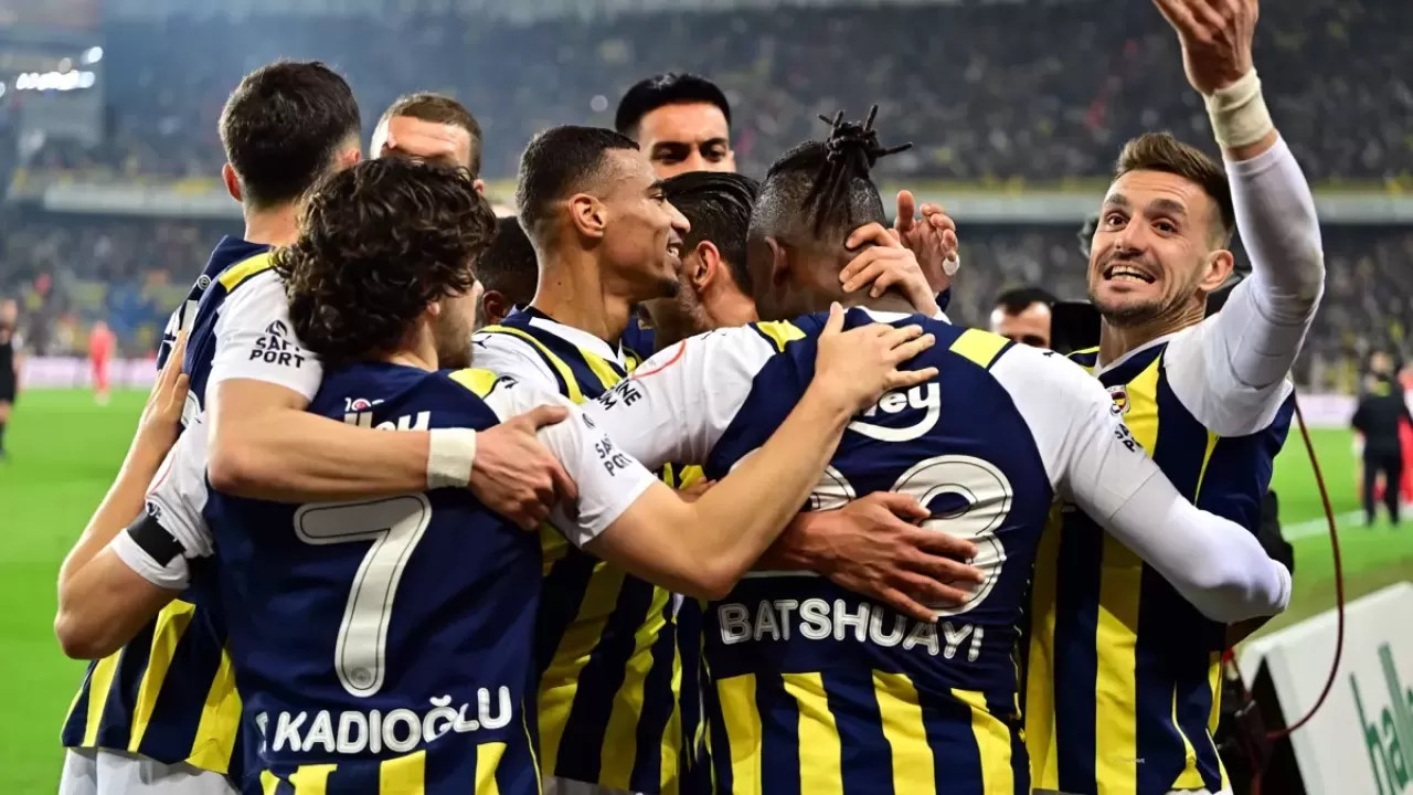 Fenerbahçe evinde oynadığı son 4 maçta geriden geldi