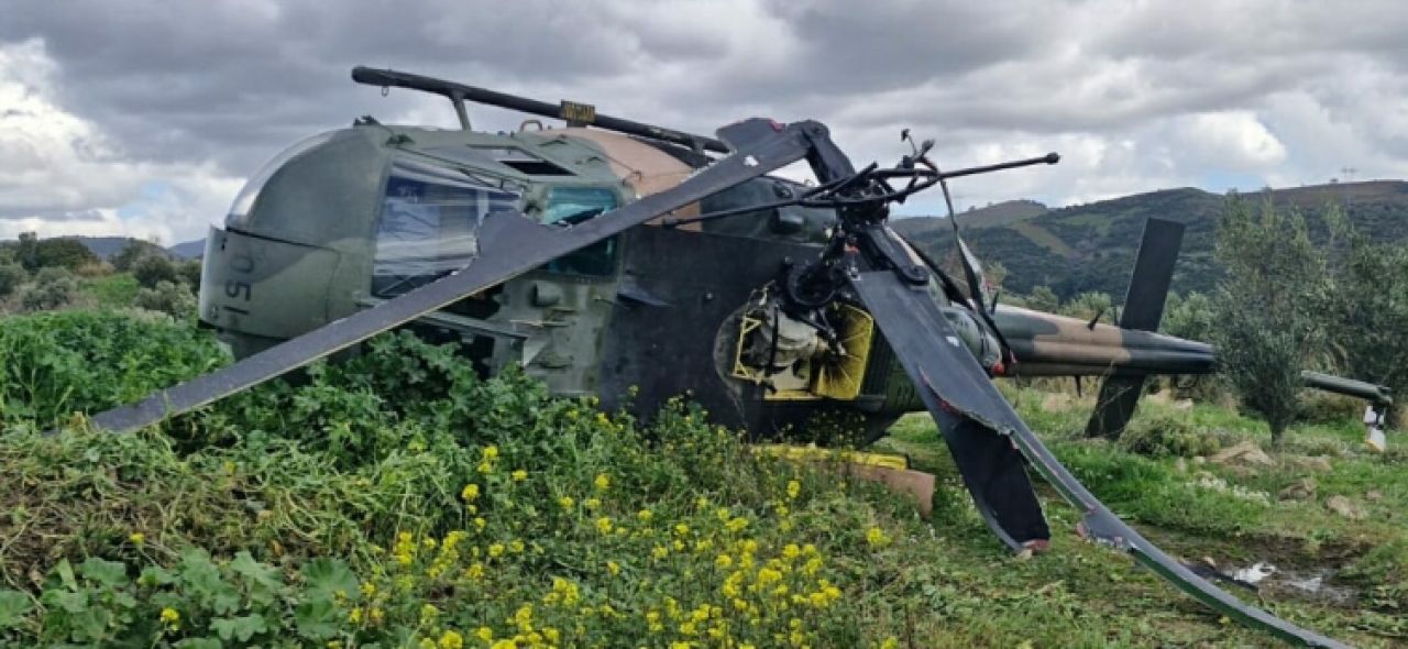 İzmir'de askeri helikopter zorunlu iniş yaptı