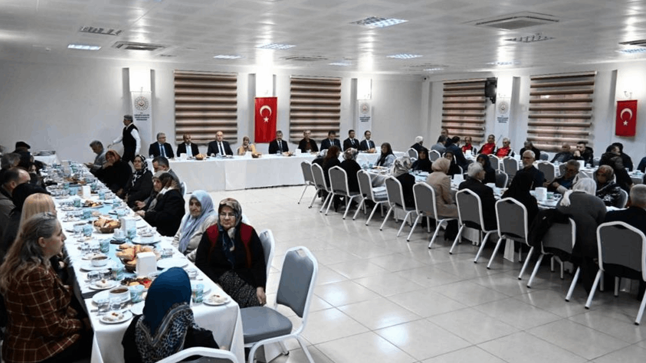 Osmaniye’de huzurevi sakinlerine iftar yemeği