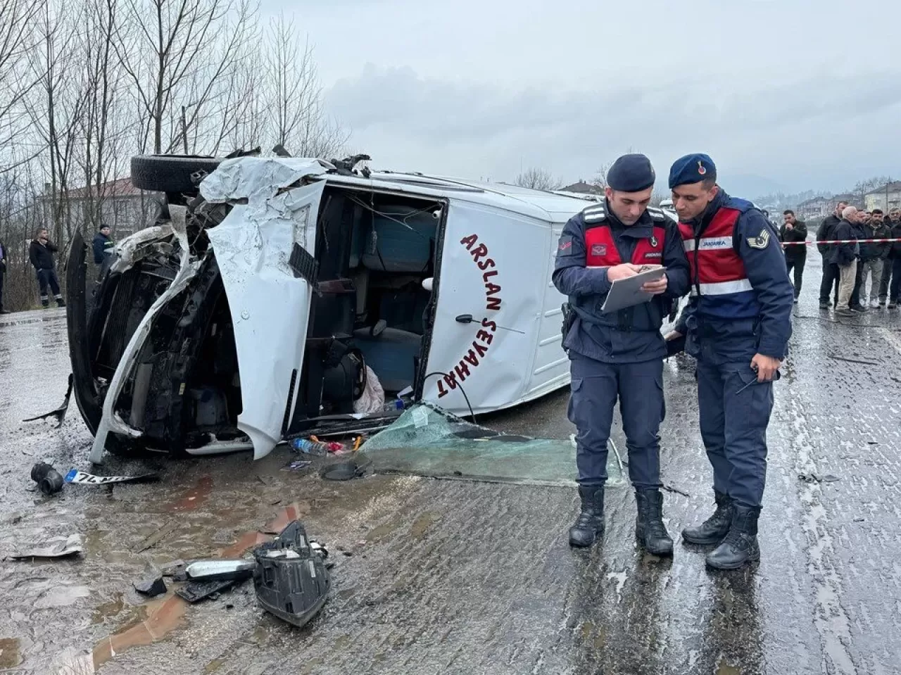 Bartın'da iki işçi servisi çarpıştı: 1 ölü, 29 yaralı