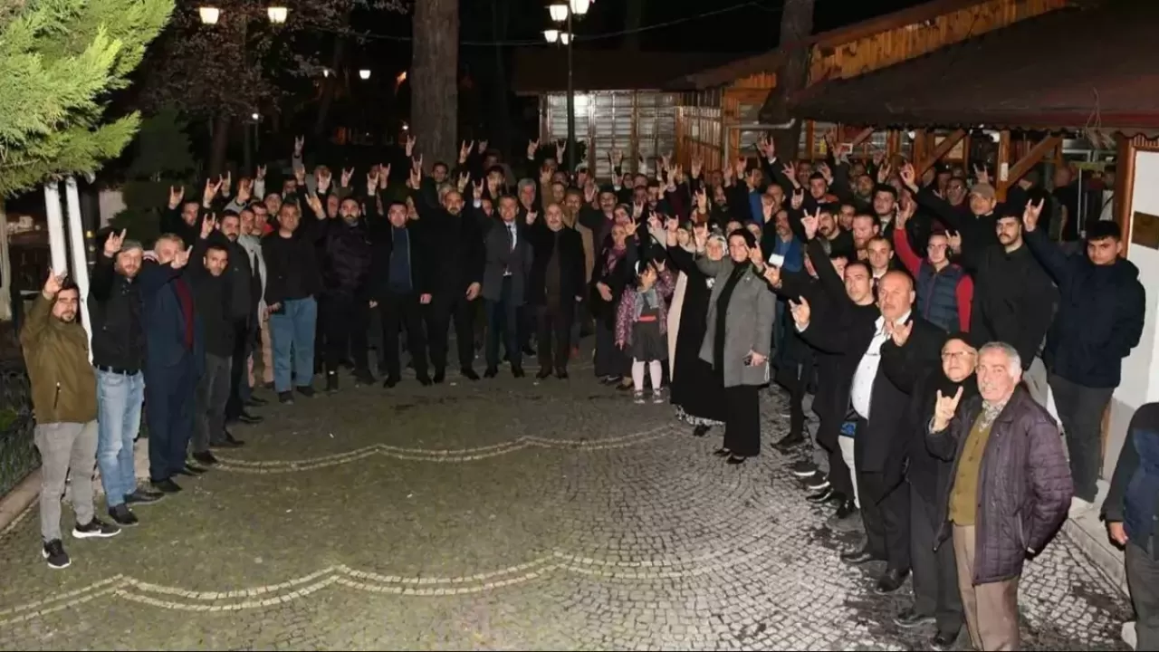 Siyasi partilerinden istifa eden 176 kişi MHP saflarına geçti