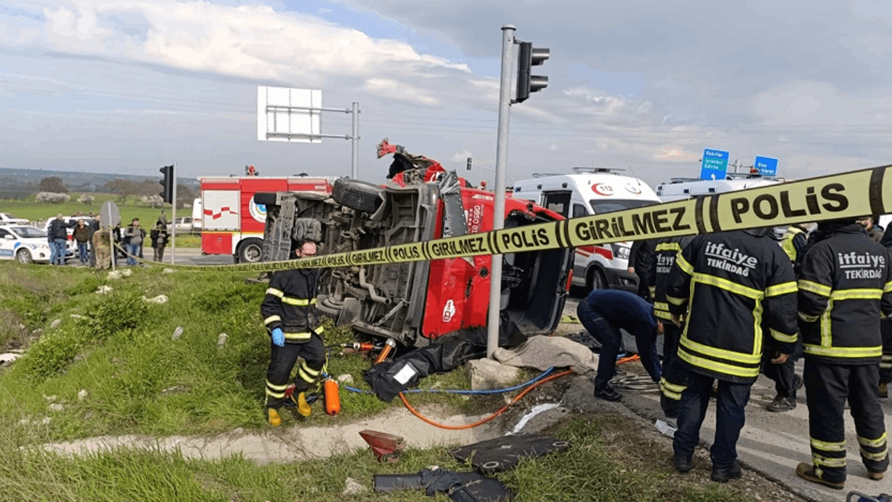 Tekirdağ'da tır ile minibüs çarpıştı