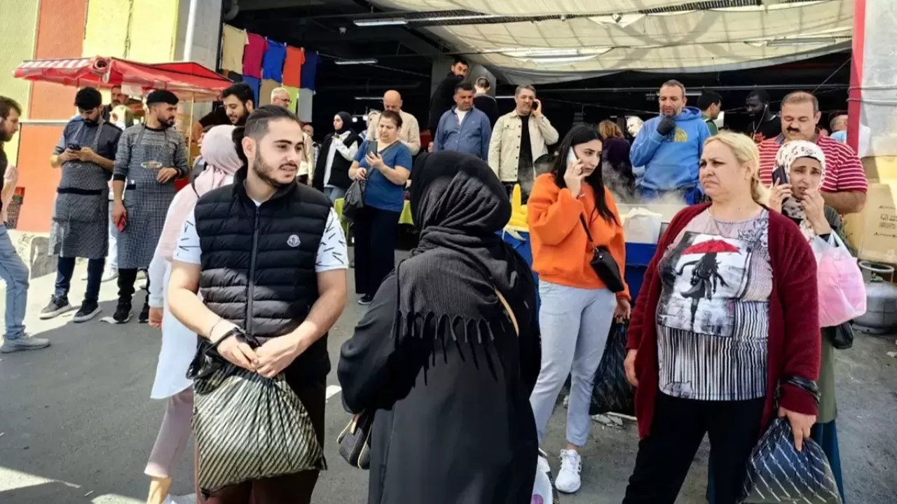 Bakırköy sosyete pazarında panik anları! Yankesicilik yaparken yakalanınca...