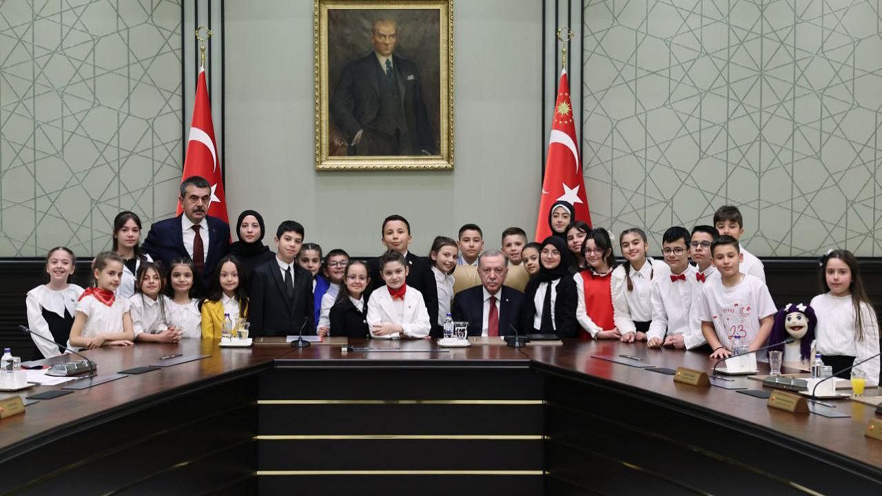 Cumhurbaşkanı Erdoğan Beştepe'de çocukları kabul etti