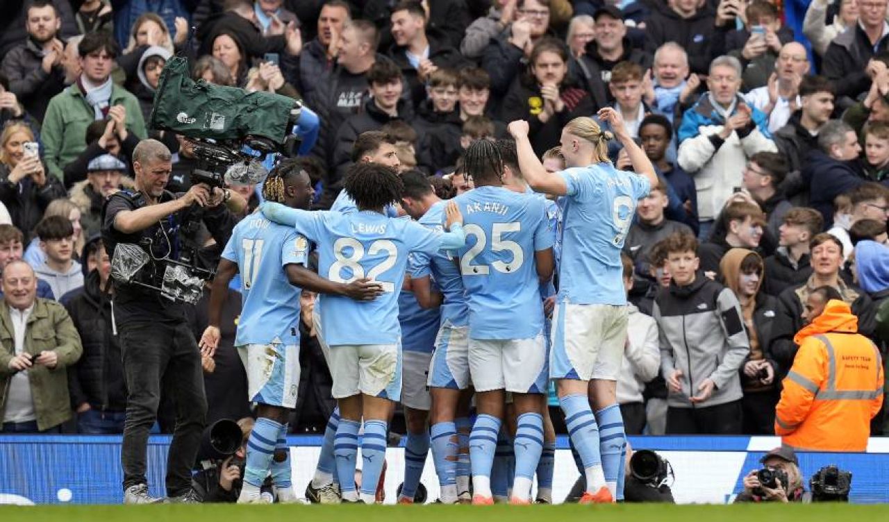 Manchester City evinde Luton Town'u 5 golle geçti