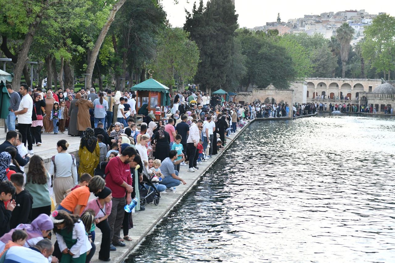 Şanlıurfa'ya binlerce yerli ve yabancı turist akın etti